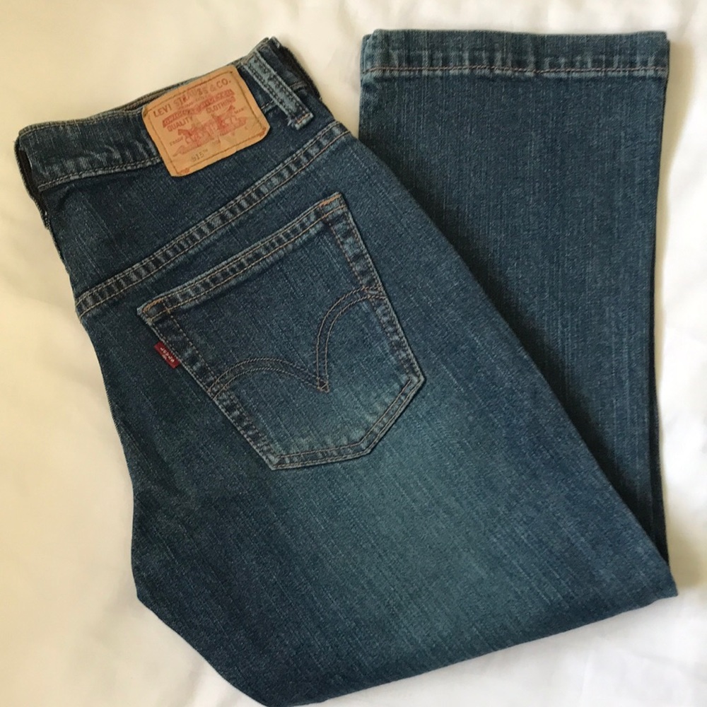 COPY - Levi’s Nouveau Capri mid wash cropped length jeans EUC